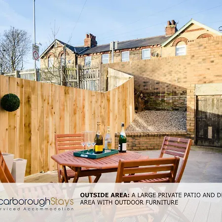 Hibernia Place, 3 Bedroom Townhouse With Patio & Seating Area - Free Parking 斯卡伯勒