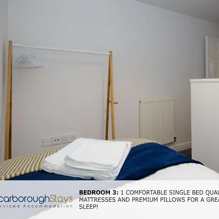 Hibernia Place, 3 Bedroom Townhouse With Patio & Seating Area - Free Parking