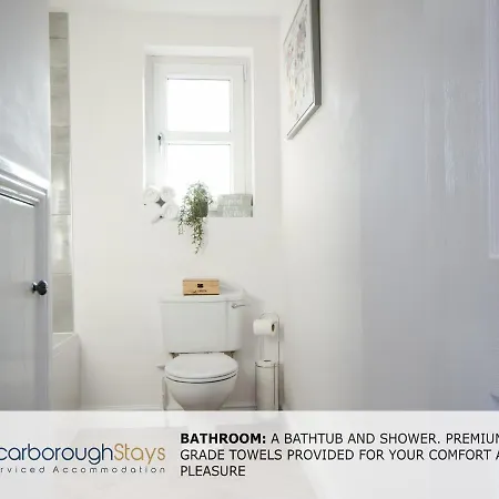 Hibernia Place, 3 Bedroom Townhouse With Patio & Seating Area - Free Parking 度假居 *