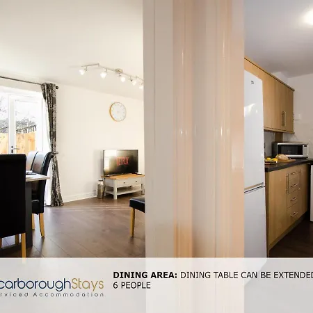 Hibernia Place, 3 Bedroom Townhouse With Patio & Seating Area - Free Parking