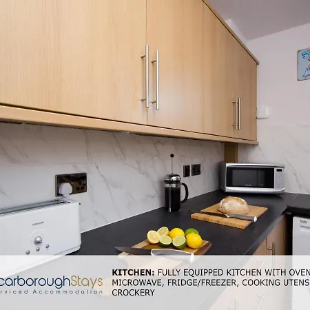 Hibernia Place, 3 Bedroom Townhouse With Patio & Seating Area - Free Parking 斯卡伯勒